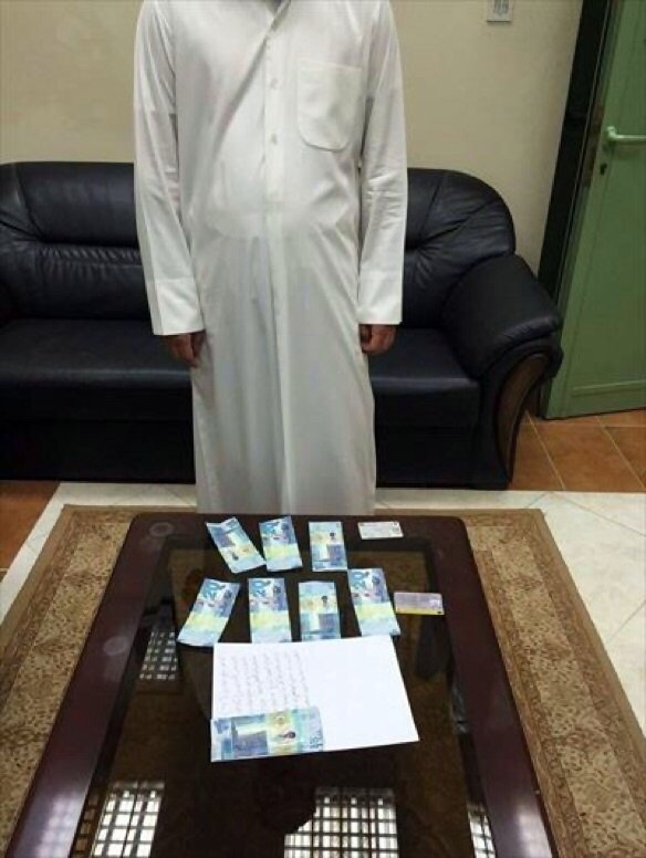 المتهم أمام المبلغ المزور