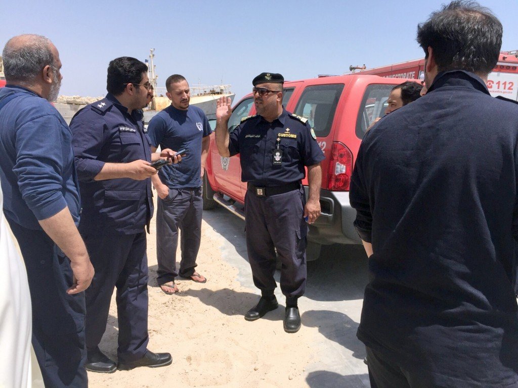 تنسيق بين مراقب ميناء الدوحة خالد الفيلكاوي ورجال الإطفاء