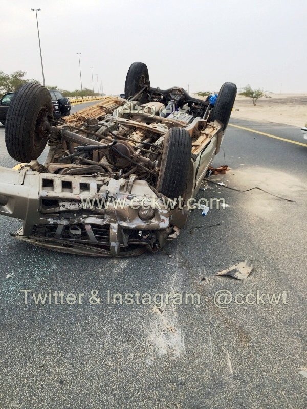 الحادث أسفر عن انقلاب إحدى المركبتين