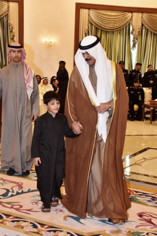 الخالد مصطحبا نجل الشهيد العنزي
