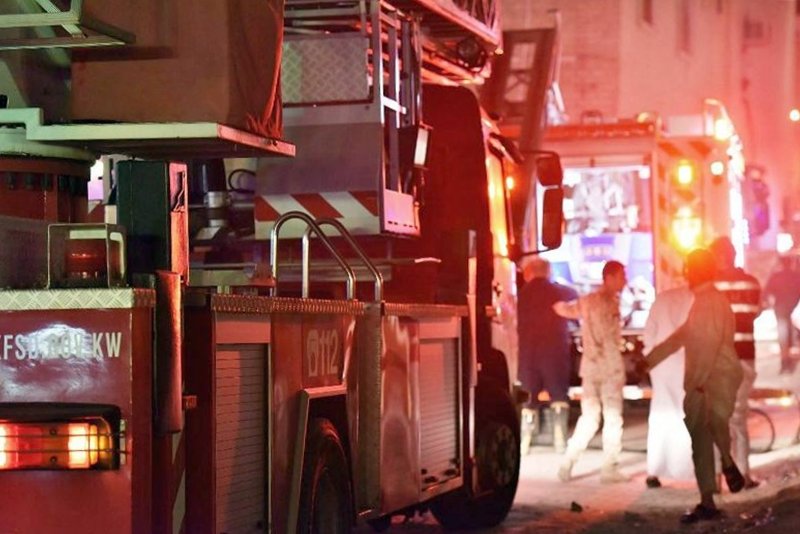 آليات الإطفاء في موقع الحادث