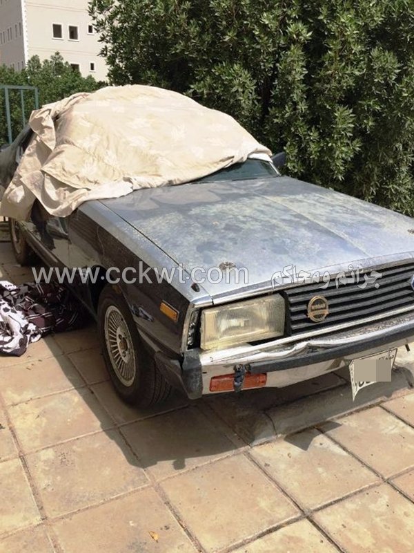 .. ومركبة أخرى مغطاة عن الأمن