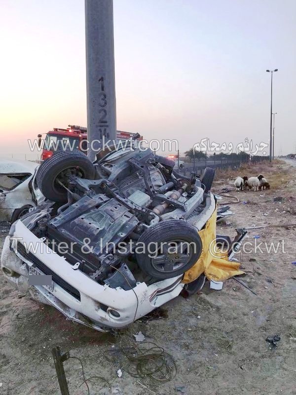 مركبة المتوفى تحتضن عمود الإنارة