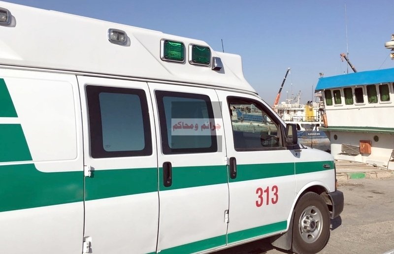 رجال الإسعاف في موقع الحادثة