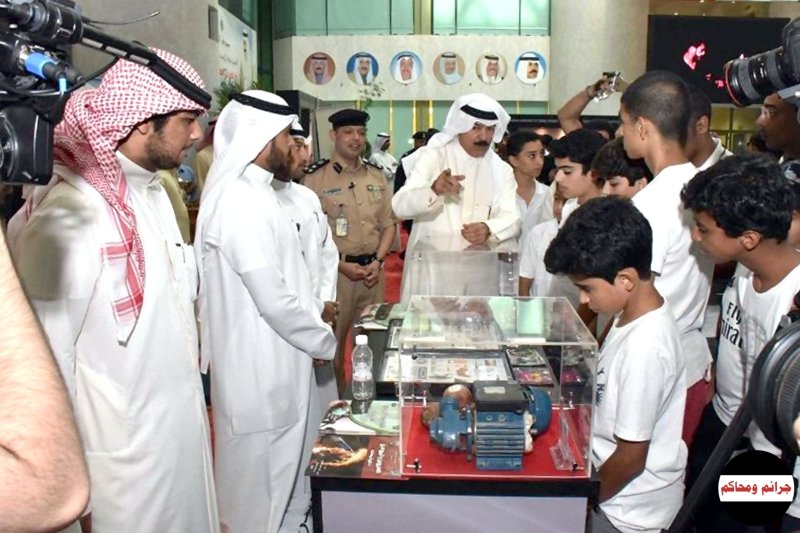 .. ويوجه لهم النصائح الأبوية