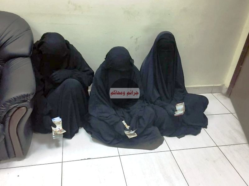 ثلاث من المتسولات المضبوطات