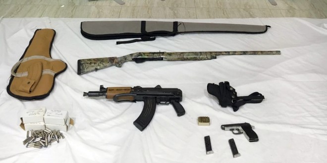 ضبط كلاشينكوف ومسدس وذخيرة غير مرخصة