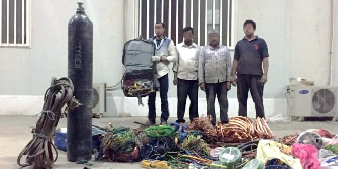 القبض على 4 بنغاليين يسرقون كابلات الدولة