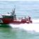 «الإطفاء البحري» تنقذ عائلة علق قاربها في بحر الزور