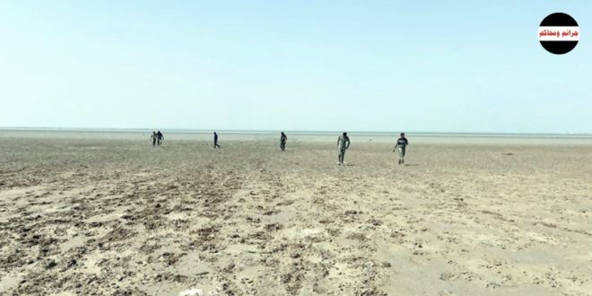 إنقاذ حدثين علقا بمنطقة طينية في شاطئ الصليبيخات