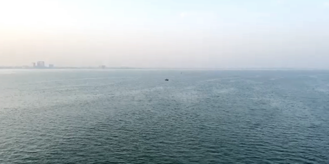 إبعاد 5 صيادين ضبطوا على طرادين في «جون الكويت»