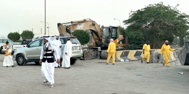 البلدية تزيل مركبات مهملة وتحرر مخالفات نظافة في «الفحيحيل»