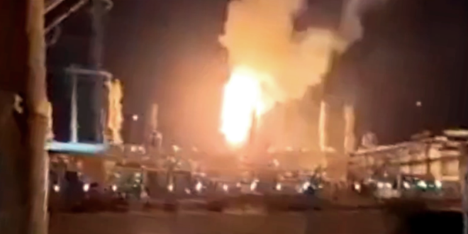 «البترول»: إخماد حريق مصفاة ميناء الأحمدي بلا إصابات